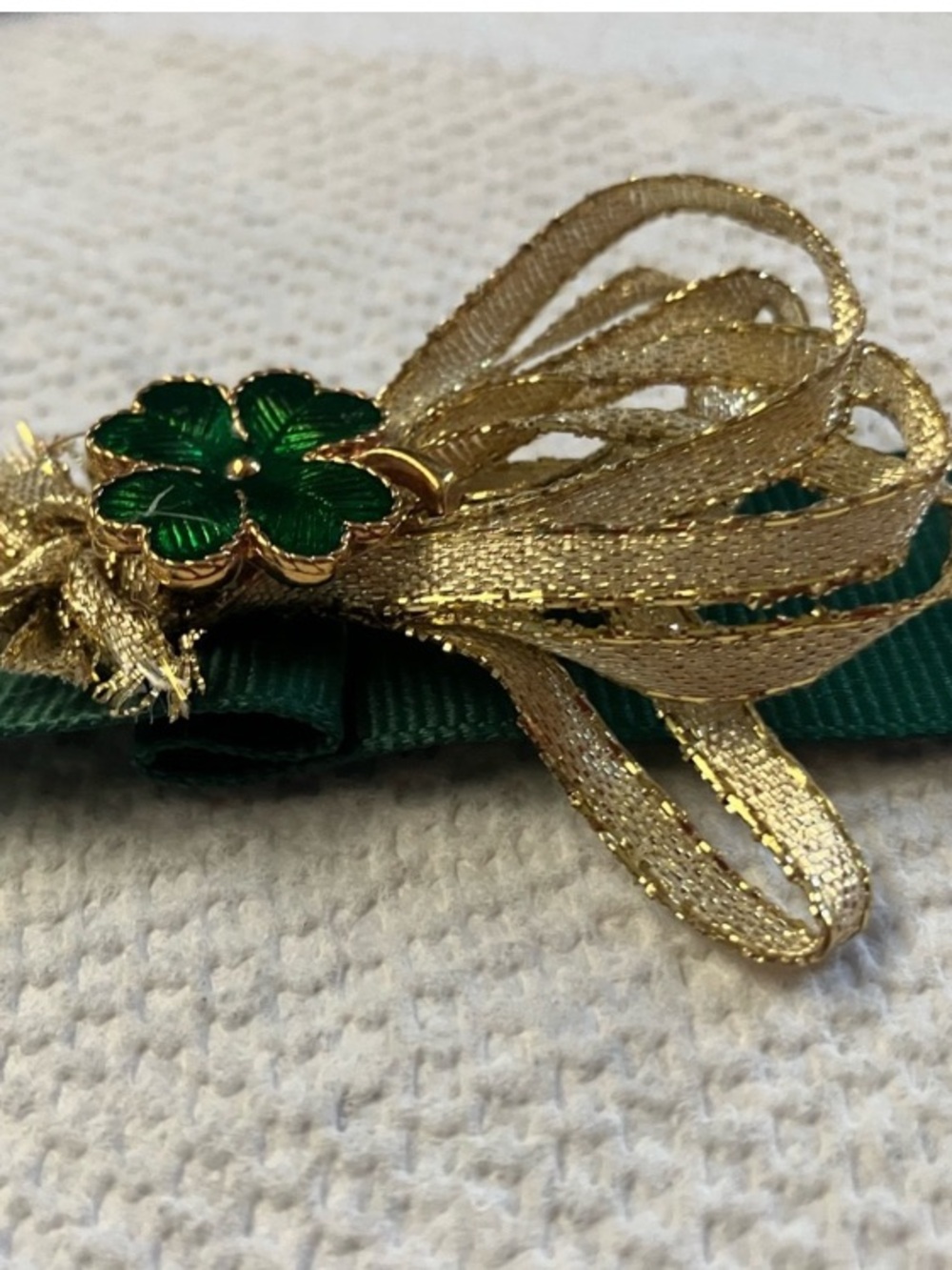 New 16” Handmade Irish Bookmark Green & Gold Ribbon Shamrock & Rhinestone kisses - Picture 4 of 4